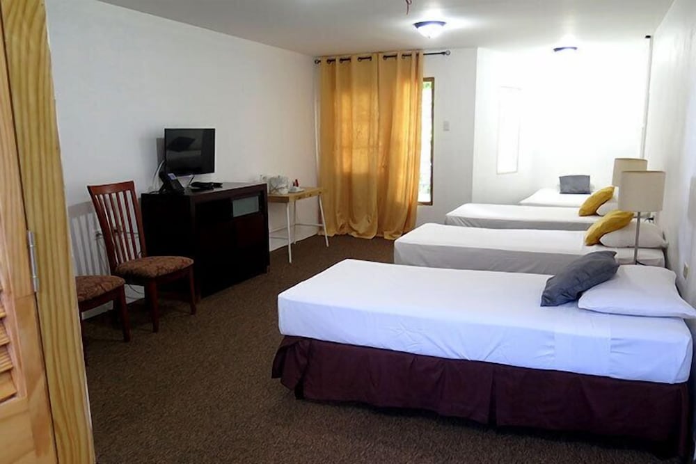 Family Quadruple Room, 1 Bedroom, Non Smoking, Garden View photo 1