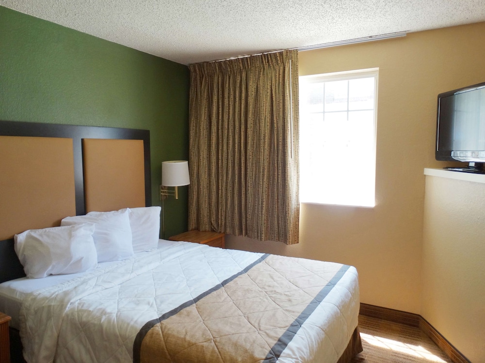 Suite, 1 Queen Bed with Sofa bed, Non Smoking - Photo 1