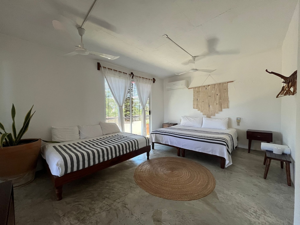 Basic Penthouse, Multiple Beds