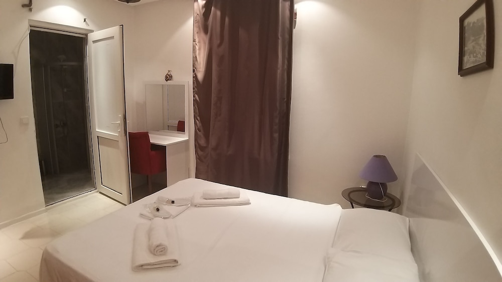 Standard Room photo 2