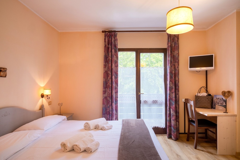 Basic Double Room photo 2