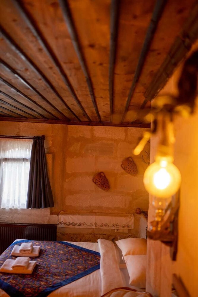 Deluxe Room - Photo 7
