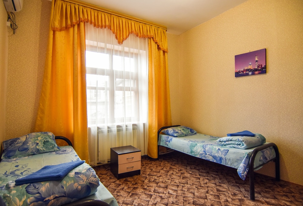 Economy Twin Room photo 1