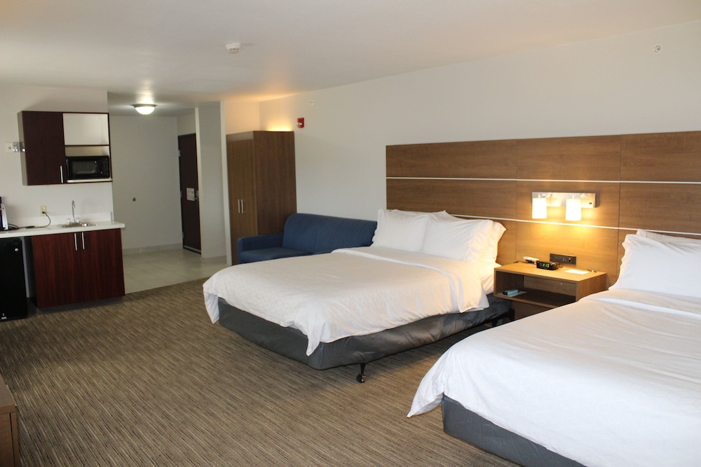 Suite, 2 Queen Beds, Accessible (Communications, Mobility, Access Tub) - Photo 3