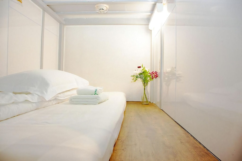 Basic Shared Dormitory, 1 Twin Bed, Non Smoking, Patio photo 3