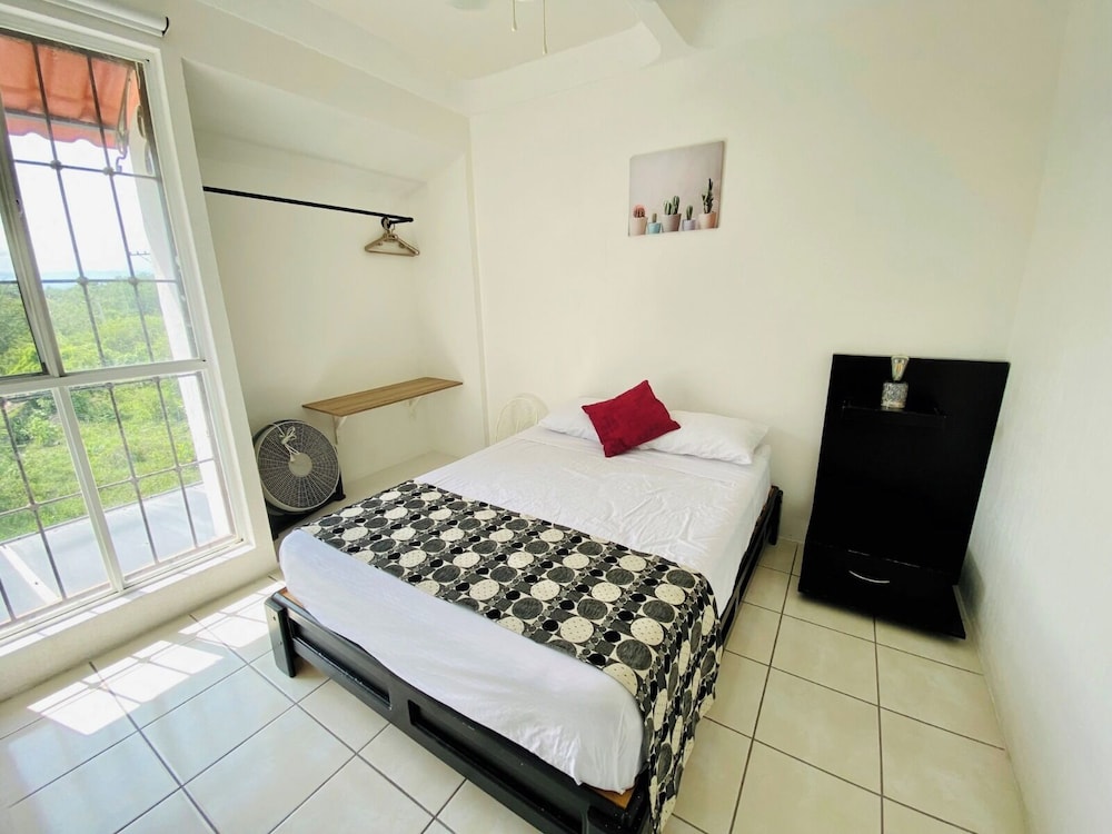 Family House, 4 Bedrooms, Pets Allowed photo 2