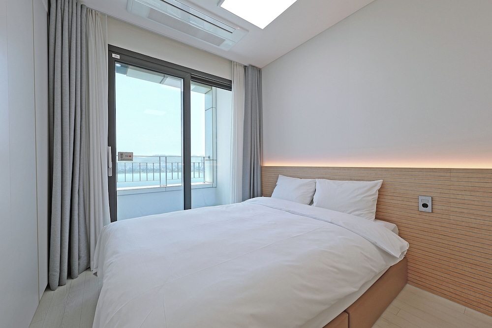 Standard Double Room, Lake View (below 6kg, 1 pet allowed) photo 2