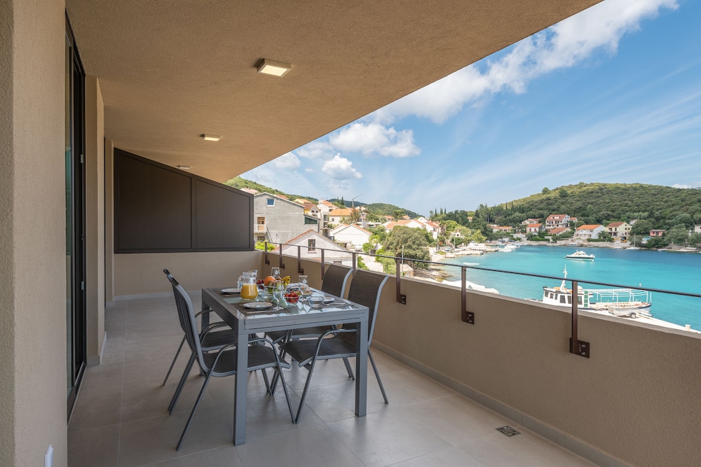 Deluxe Apartment, Multiple Beds, Sea View (Blue Bay 2)