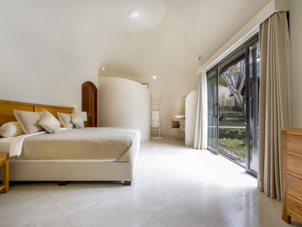Villa, Smoking photo 2