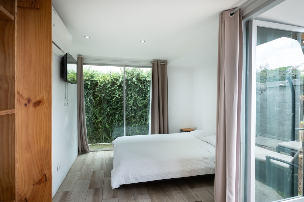Double Room, 1 Queen Bed