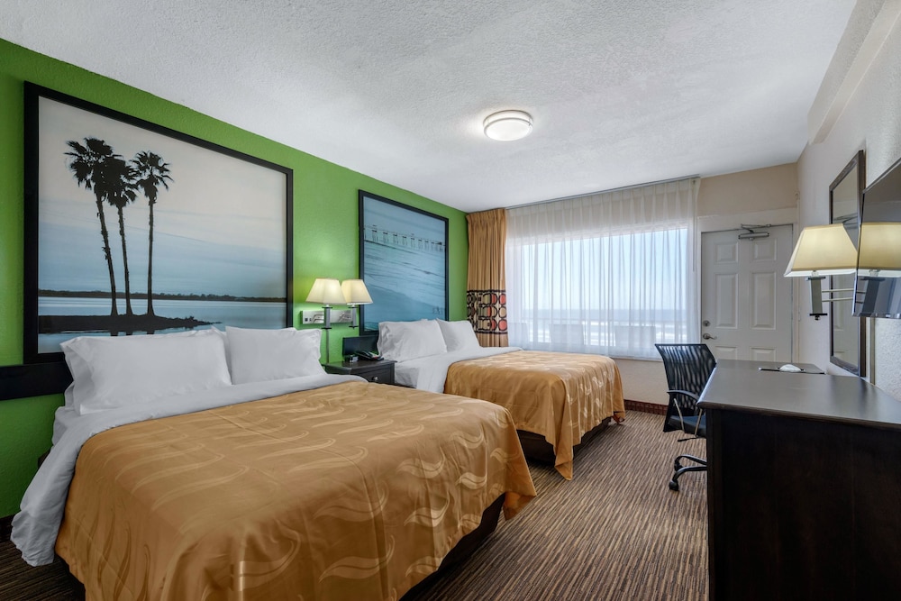 Room, Multiple Beds, Non Smoking - Photo 10
