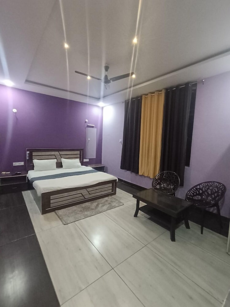Premium Single Room photo 3