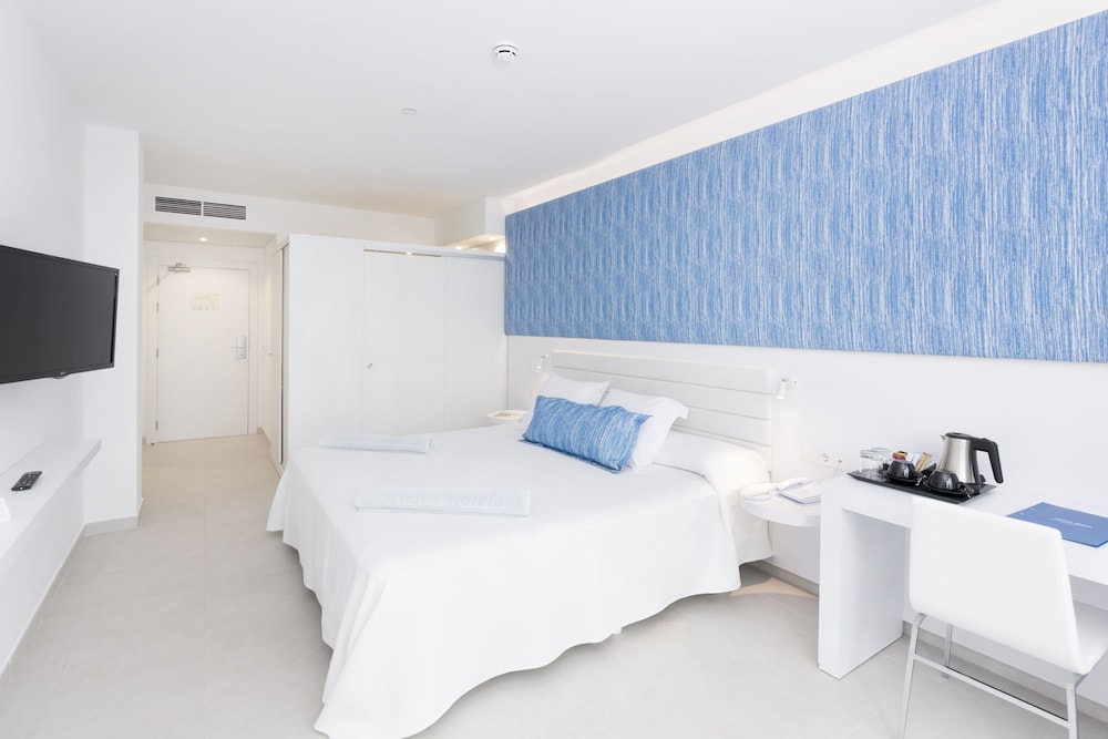 Room with frontal view of the sea (Panoramic Building) thumbnail 6
