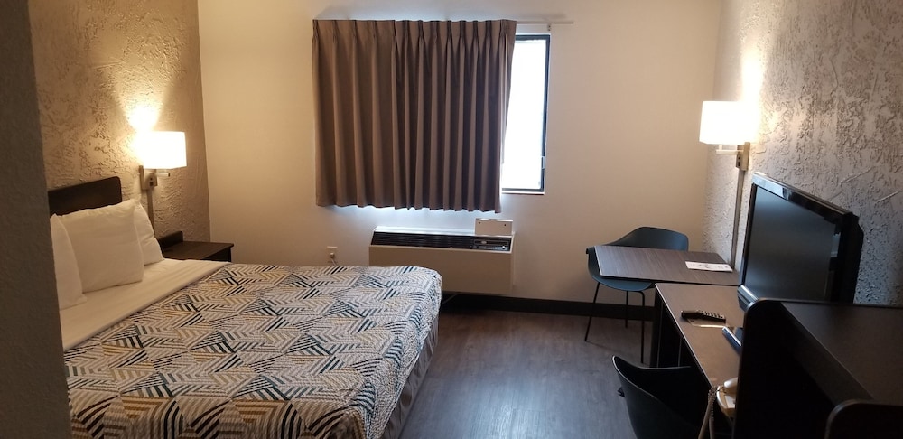 Premium Room, 1 King Bed, Non Smoking, Refrigerator - Photo 1