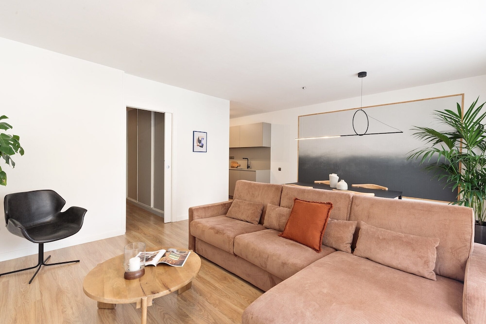 Superior Family Room photo 2