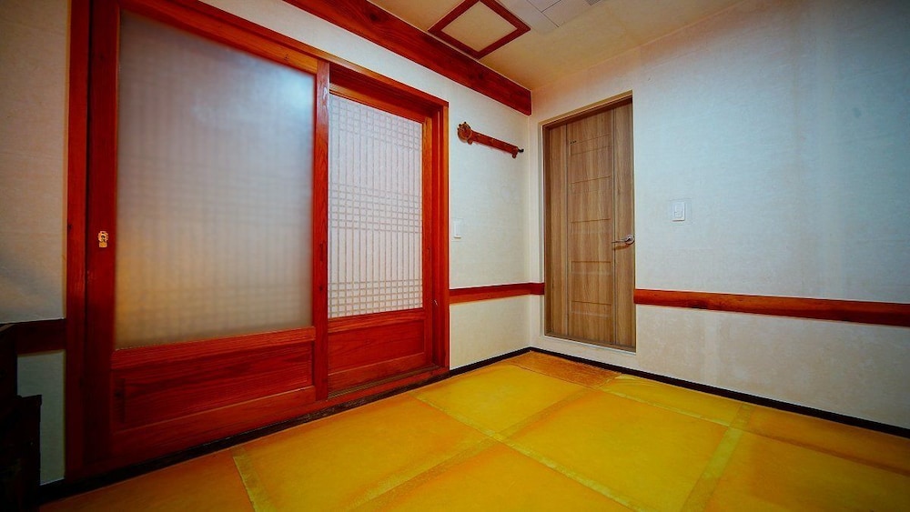 Basic Double Room, Japanese Futon, Non Smoking, Private Bathroom (2f, Ondol) photo 2