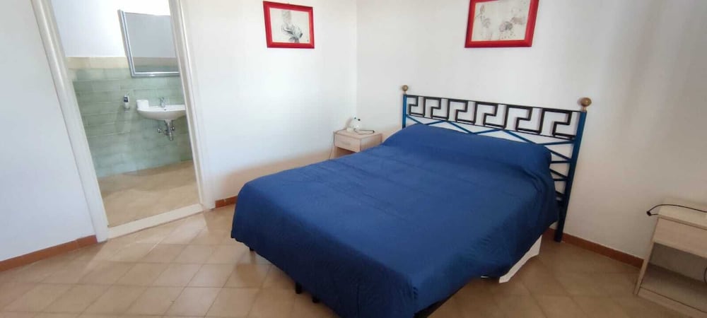 Club Room, 1 Queen Bed, Non Smoking, Garden View photo 1