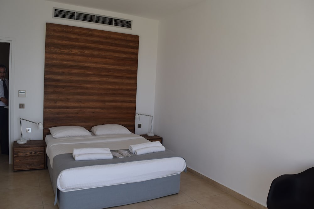 Suite, 2 Bedrooms, Balcony, Sea View photo 2