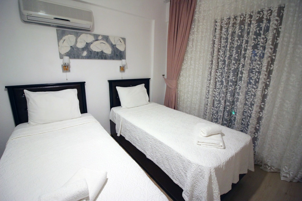 Standard Double or Twin Room photo 3