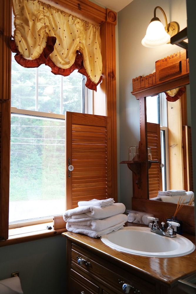 Standard Room, 1 Double Bed (La Mont-Rolland) photo 3