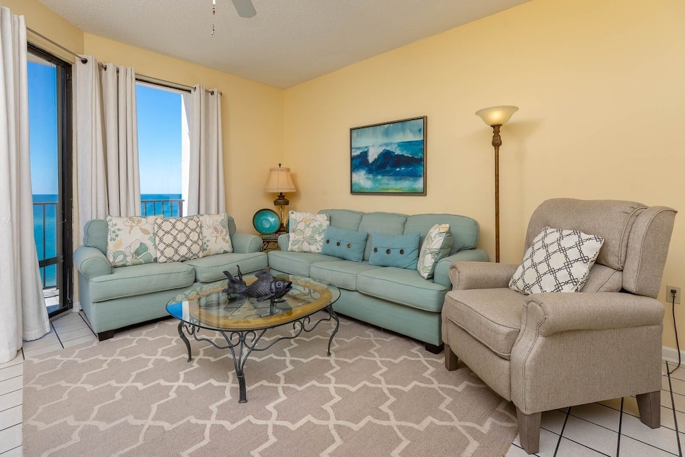 Condo, 2 Bedrooms