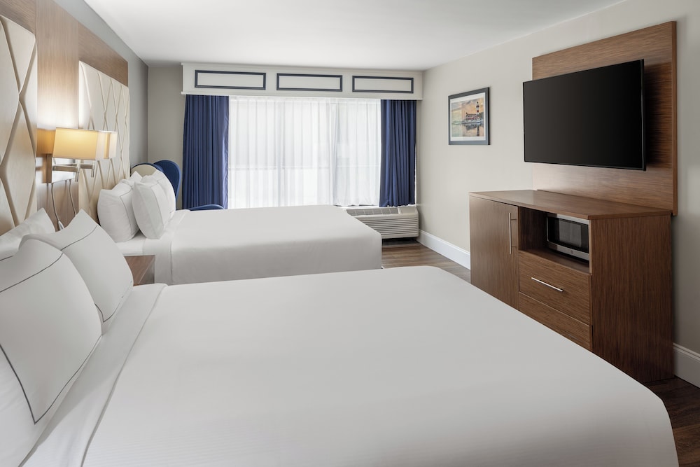 Room, 2 Queen Beds, Accessible, Bathtub