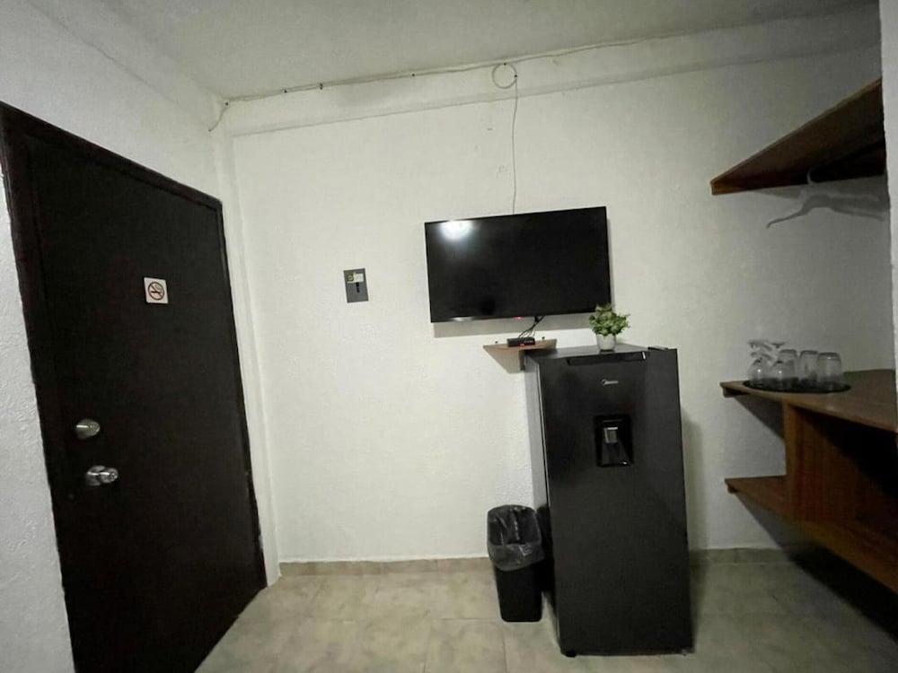 Comfort Studio Suite, 1 King Bed photo 2
