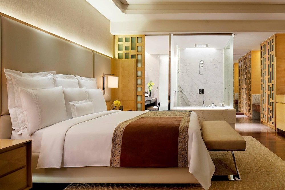 Executive Room, 1 King Bed - Photo 1