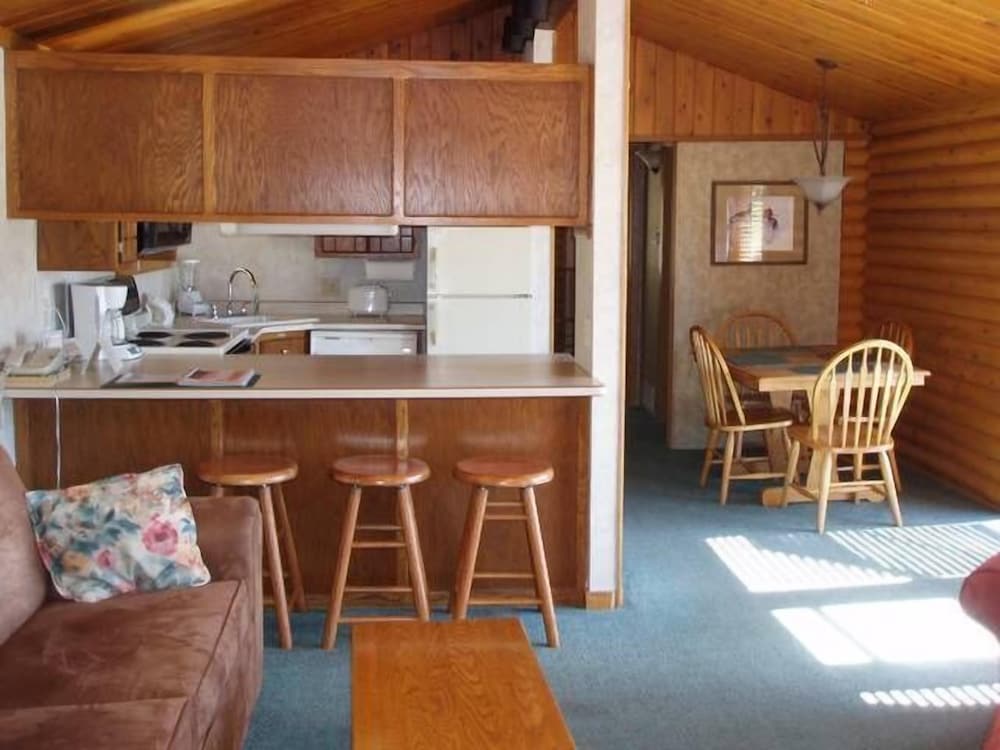 Cabin, 2 Bedrooms, Hot Tub photo 1