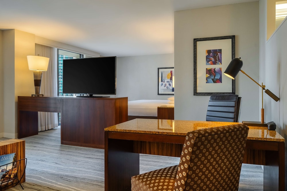 Suite, 1 King Bed with Sofa bed (Miami Suite)