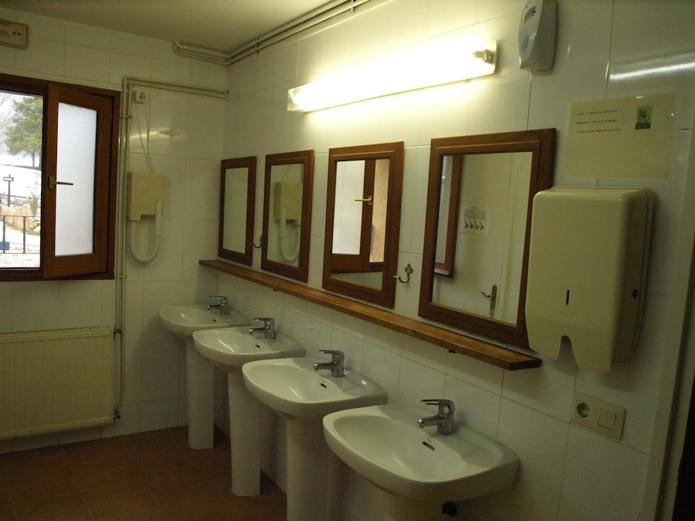 Double Room, 2 Twin Beds, Shared Bathroom photo 2