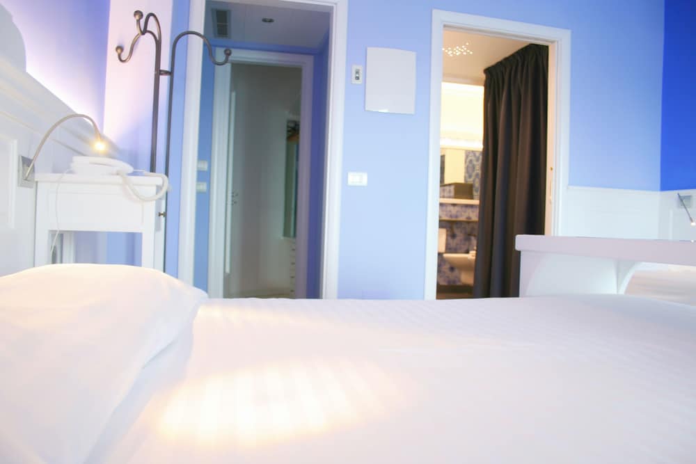 Family Quadruple Room, 1 Bedroom, Balcony, Beachfront - Photo 6