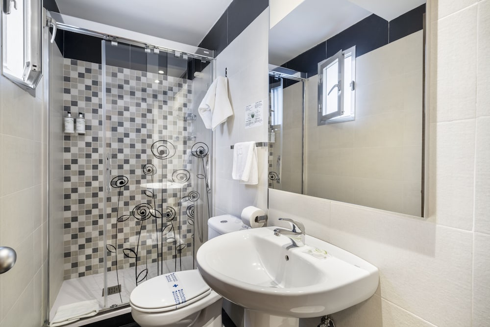 Standard Room - Photo 23