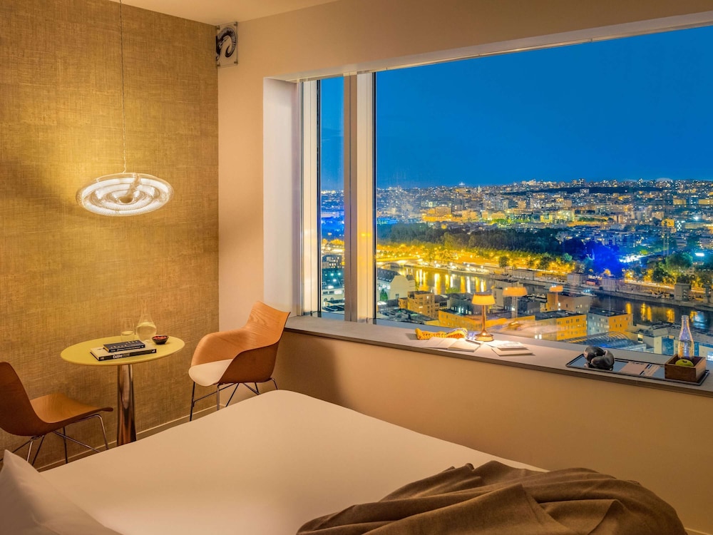 Executive Room, 1 King Bed (Paris and Seine seen from above) photo 2