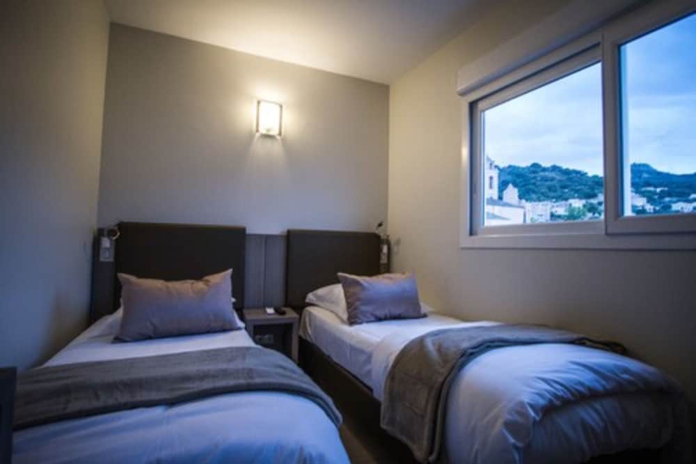 Premium Triple Room