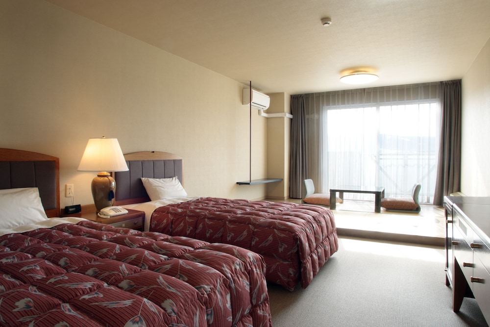 Standard Japanese Western Style Room, Smoking