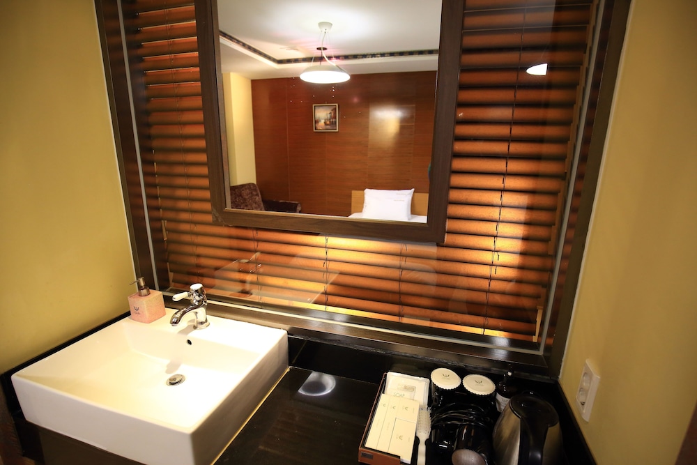 Korean Style Deluxe Ondol Room photo 2