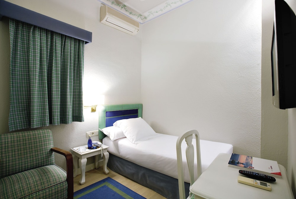 Single Room, Courtyard View