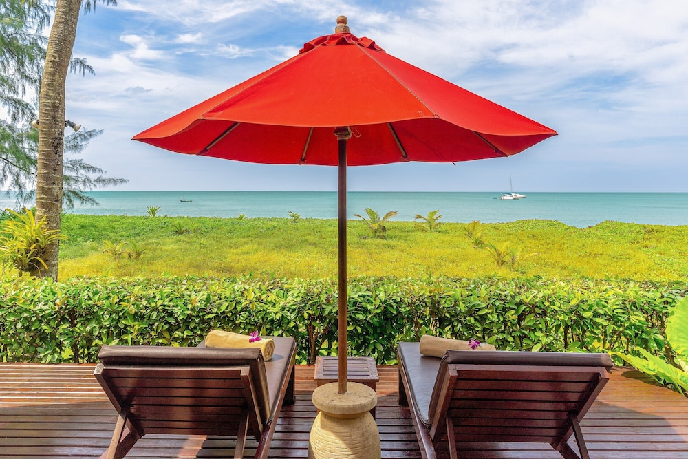 Villa, 1 King Bed, Oceanfront - Photo 9