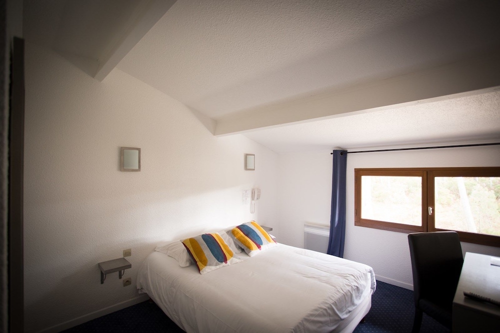 Basic Single Room, 1 Double Bed, Air conditioning photo 1