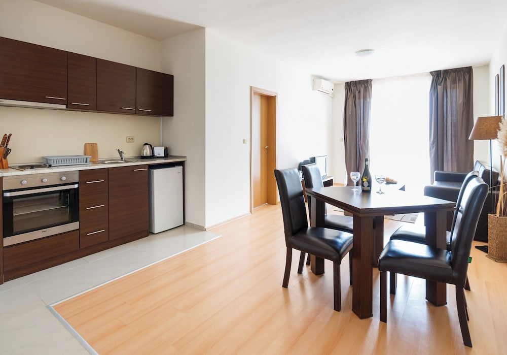 Apartment, 2 Bedrooms, Patio, Garden View photo 2