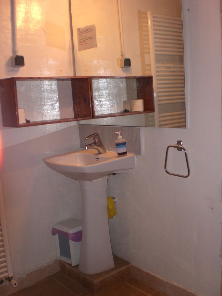 Family Room, Shared Bathroom photo 3