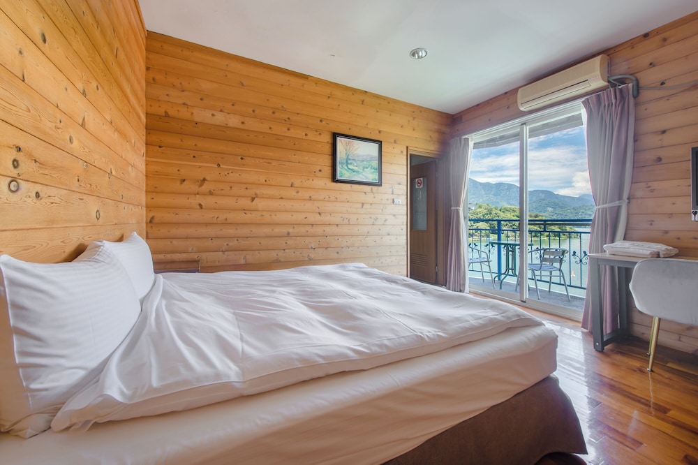 Double Room with Lake View - Photo 1