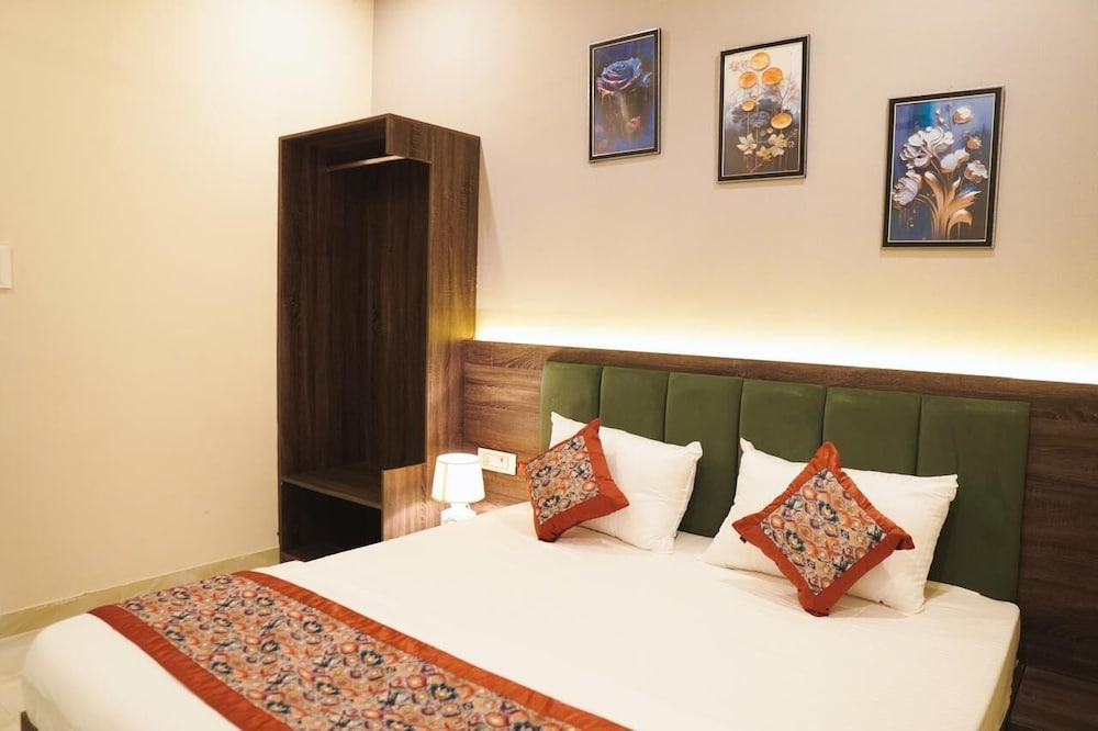 Luxury Double Room, Balcony, Garden View