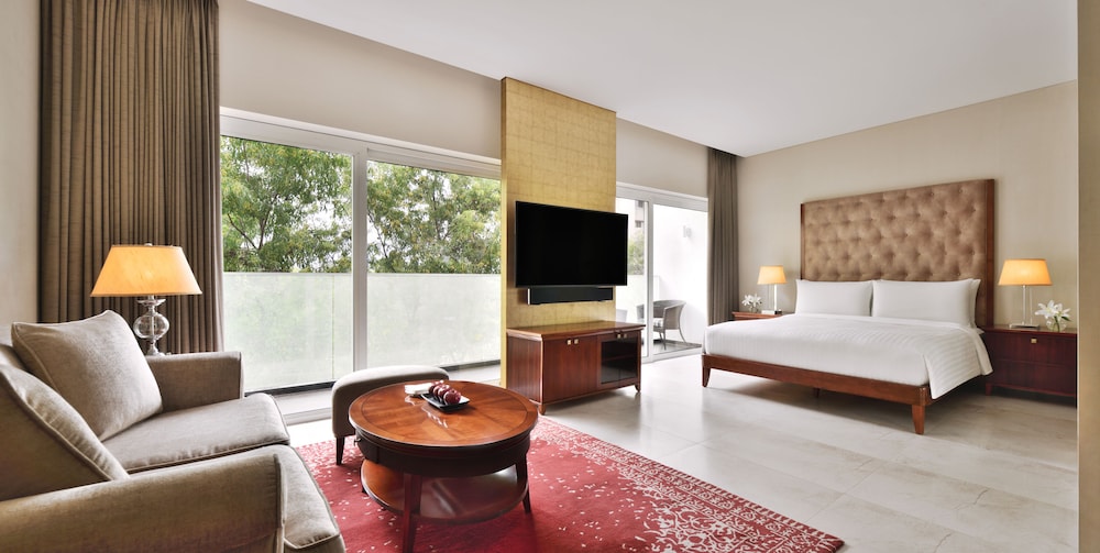 Studio Suite, 1 King Bed, Balcony