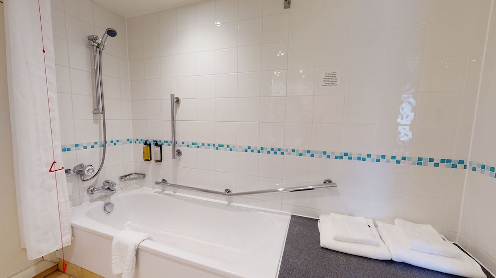 Standard Room, 1 Double Bed, Accessible (Accessible Tub) - Photo 7