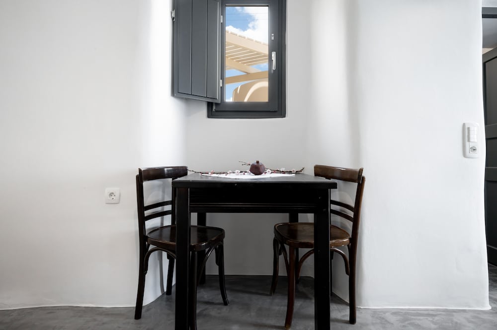Traditional Studio - Photo 37