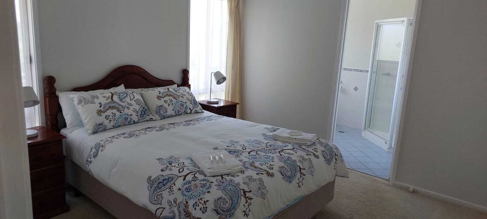 Panoramic House, 3 Bedrooms, Balcony (Entire 3 Bedroom Holiday House)
