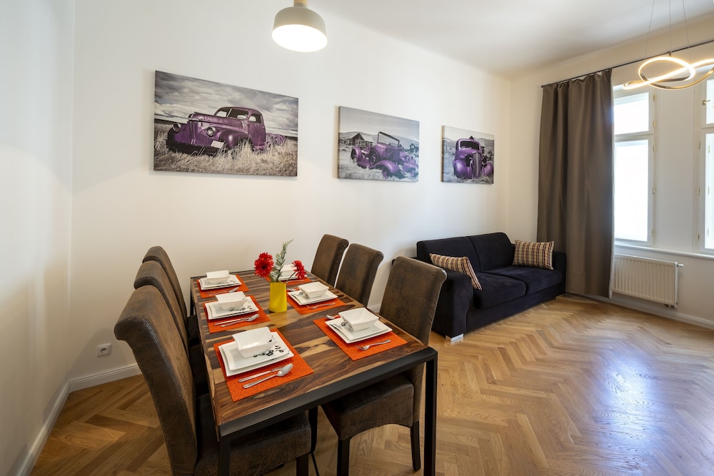 Deluxe Apartment