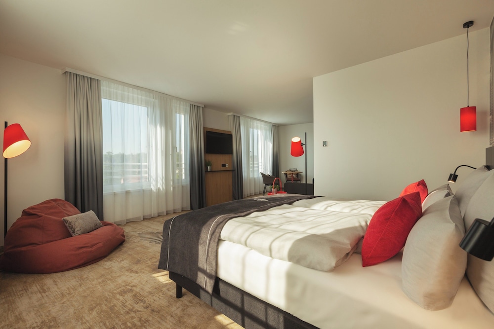 Standard Room, 1 Queen Bed, Accessible (Up to 3 Adults) - Photo 4